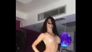 Diosa canales desnuda en cuatro