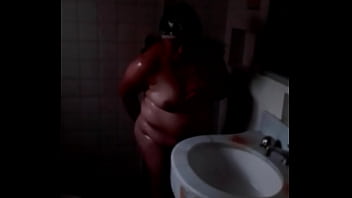 Maduras desnudas en la ducha