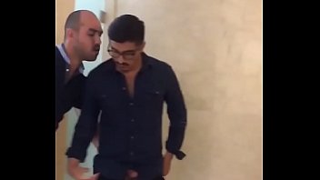 Porno gay baño publico