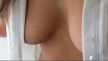 Wife no bra