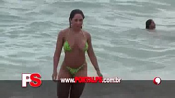 Mulher melao na praia