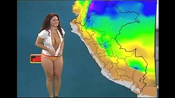 Presentadora de tv se le ve todo